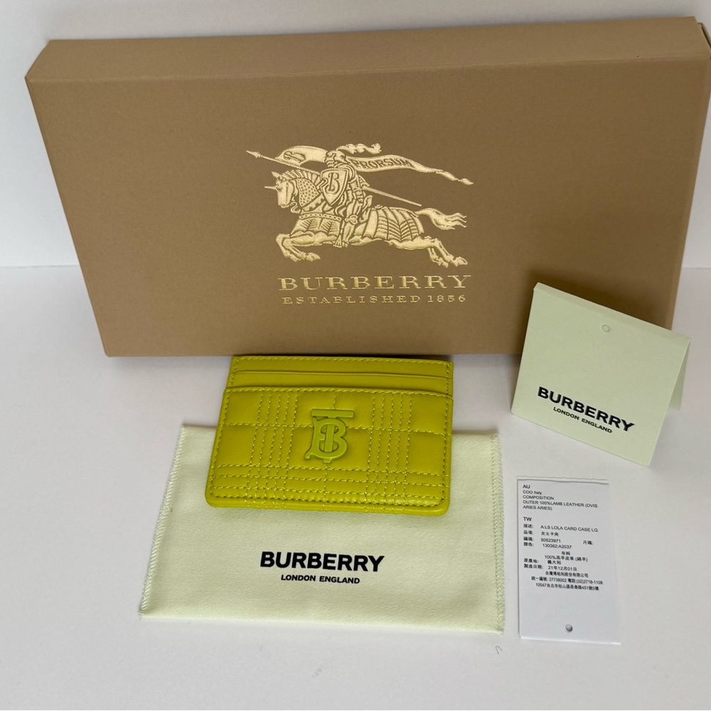 Burberry Lola Collection Vivid Lime Quilted Leather Card Holder - Picture 4 of 6